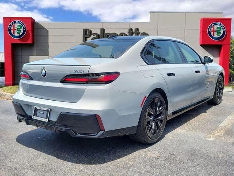 2023 Bmw 740i photo 4