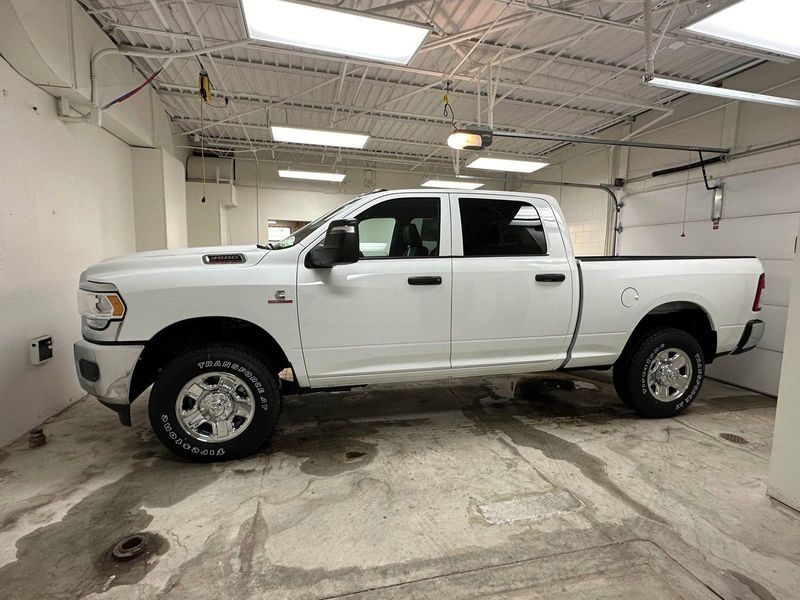 2024 RAM 3500 Tradesman Crew Cab 4x4 6