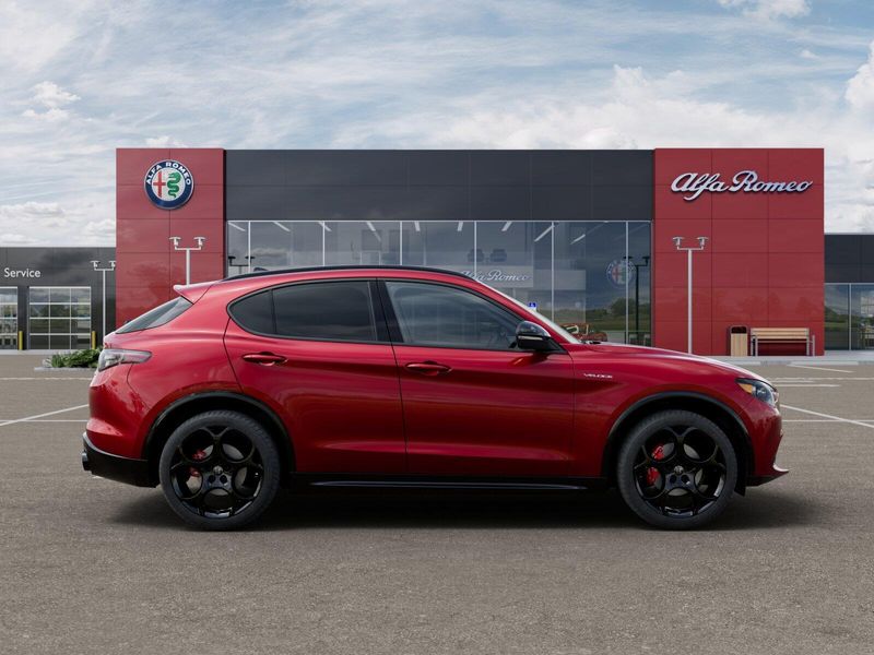 New 2025 Alfa Romeo Stelvio AwdImage 38