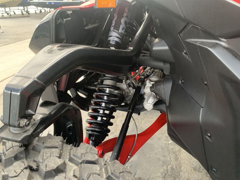 New 2025 Can-Am MAVERICK R MAX X 999T DCT Image 20