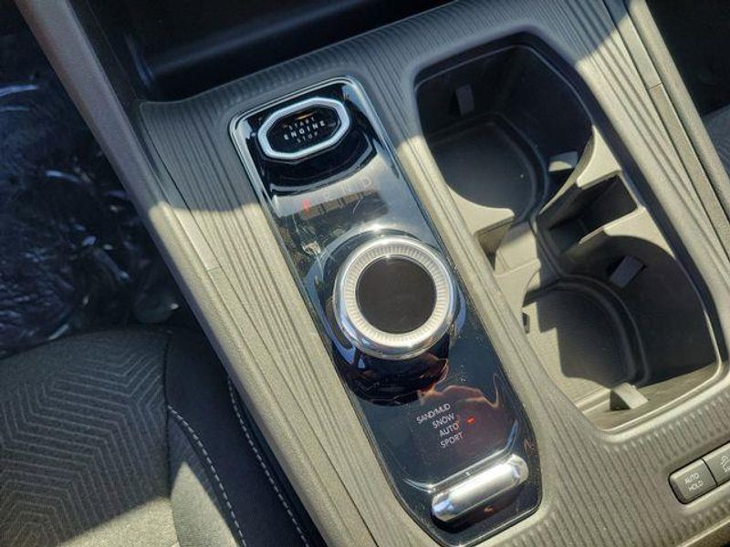New 2026 Jeep Cherokee Laredo 4x4