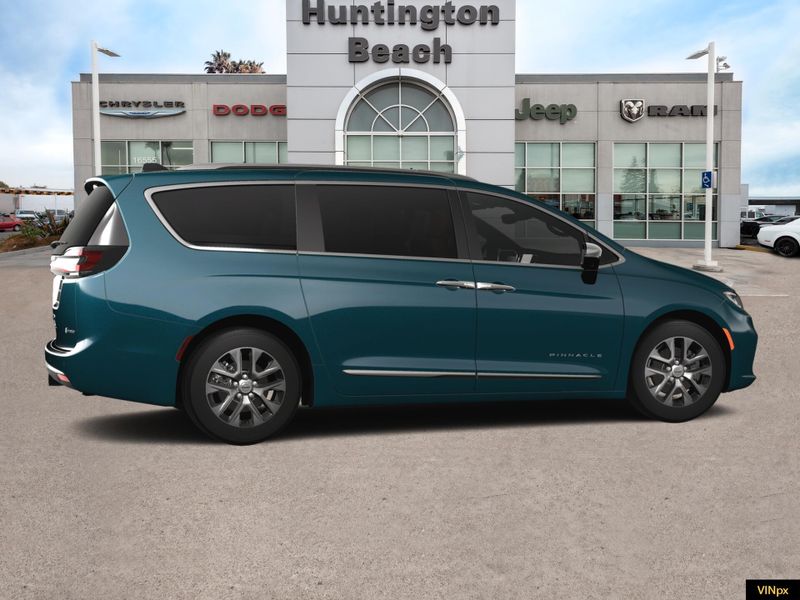 2025 Chrysler Pacifica Hybrid PinnacleImage 15