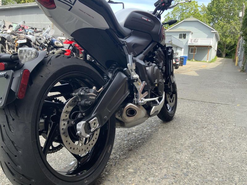 2026 Triumph TRIDENT 660 TRIPLE TRIBUTE EDITION