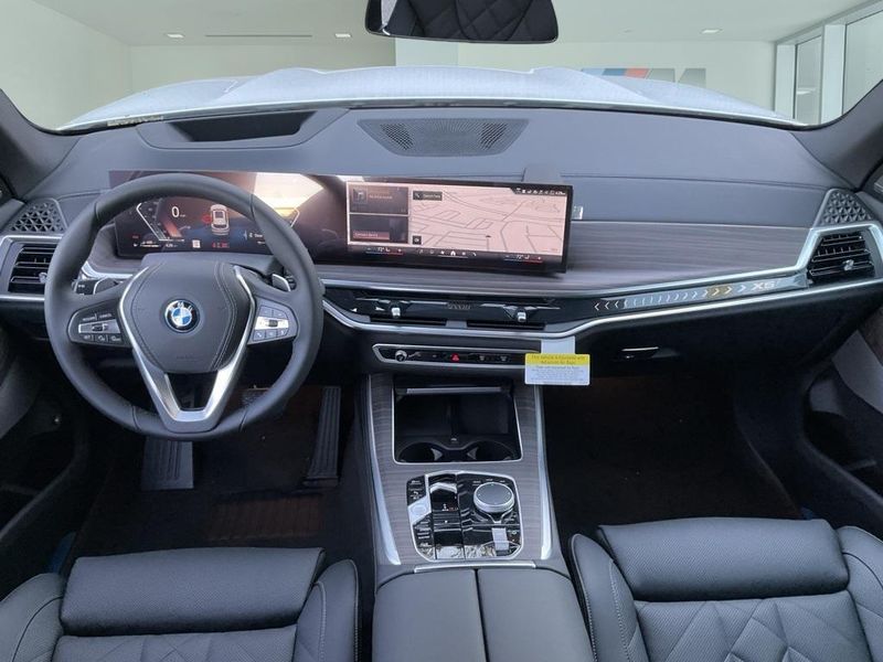 2025 BMW X5 xDrive50eImage 27