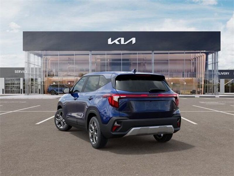 2025 Kia Seltos LXImage 4