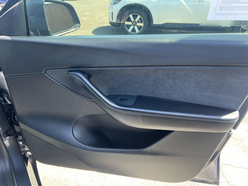 2021 Tesla Model Y Long RangeImage 25