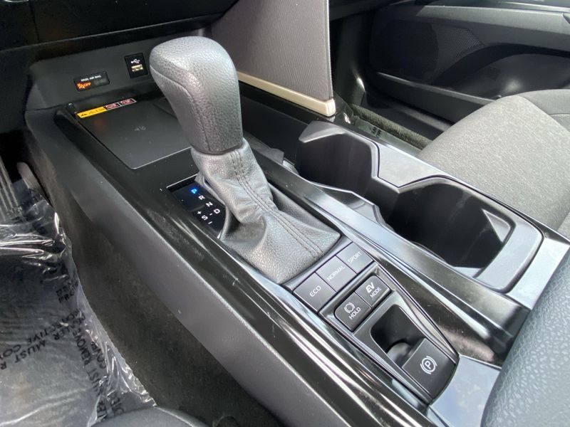 2025 Toyota Camry LEImage 40