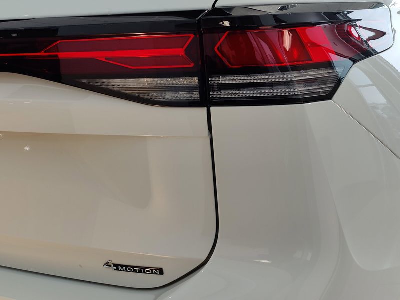 Used 2025 Volkswagen Tiguan S 4-Motion AWDImage 5