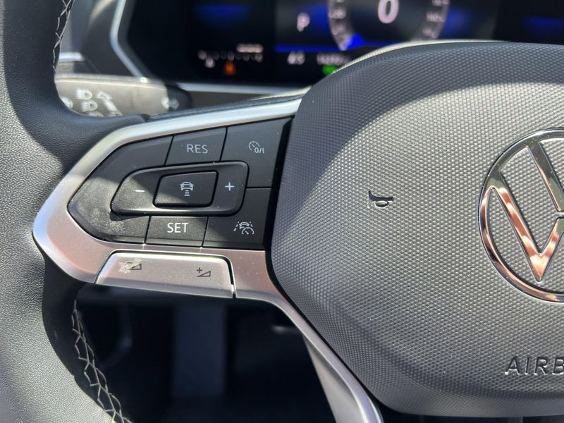 2022 Volkswagen Tiguan SEImage 11