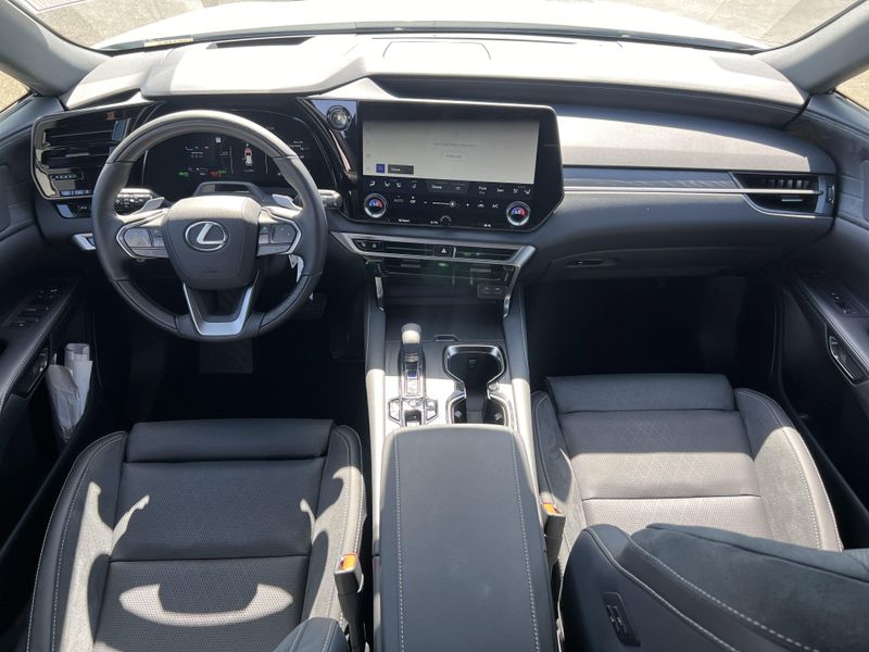 2025 Lexus RX 450h+ LuxuryImage 22