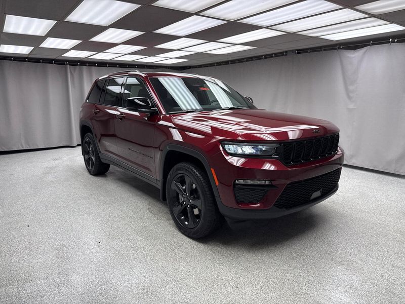 New 2025 Jeep Grand Cherokee Limited 4x4Image 4