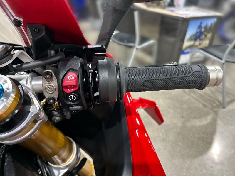 New 2026 Ducati PANIGALE V4 R Image 30