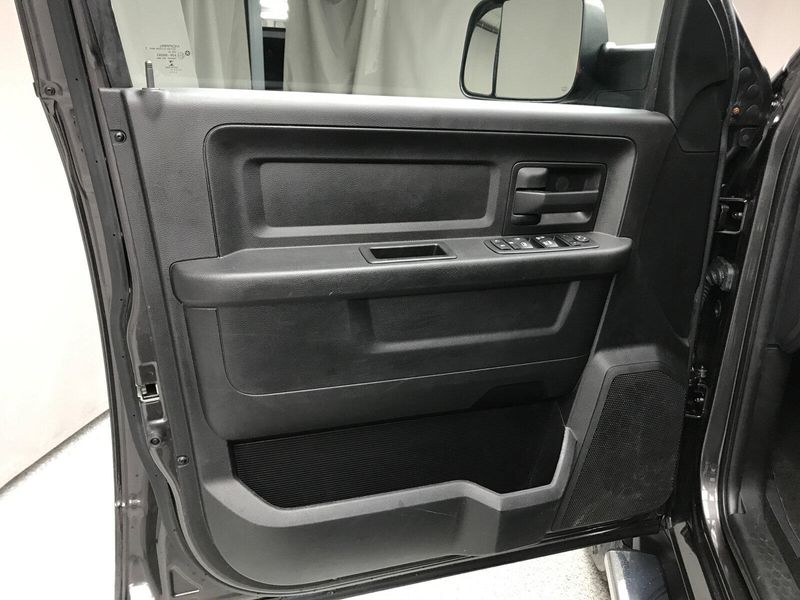 2017 RAM 2500 TradesmanImage 3