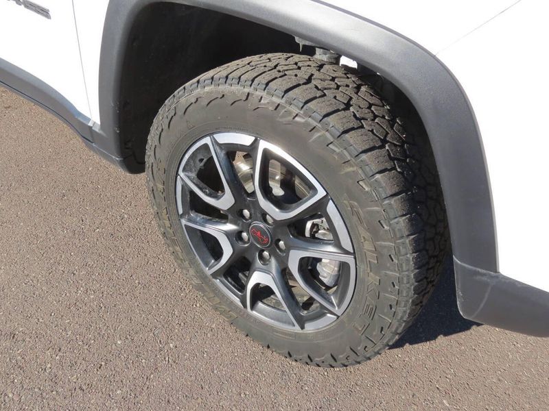 Used 2025 Jeep Compass Trailhawk 4x4 4dr SUVImage 6