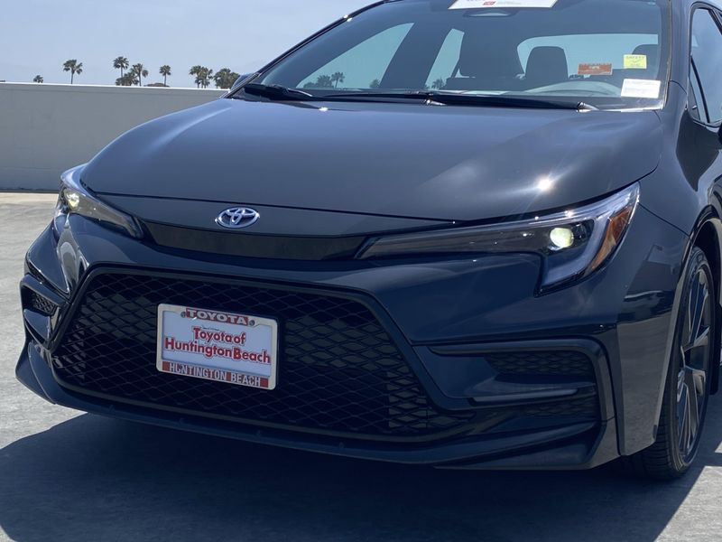 Used 2025 Toyota Corolla SEImage 9