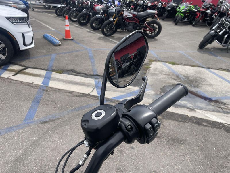 Used 2021 Harley-Davidson SPORTSTER IRON 883 Image 17