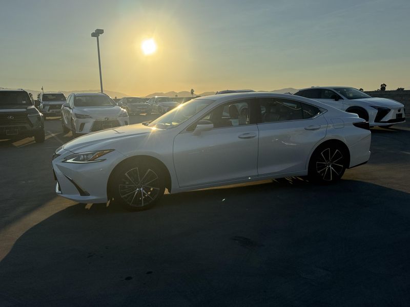 Used 2024 Lexus ES 350Image 5