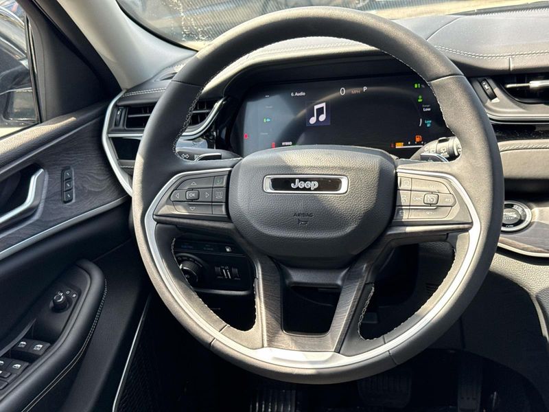 New 2022 Jeep Grand Cherokee 4xe Limited 4x4