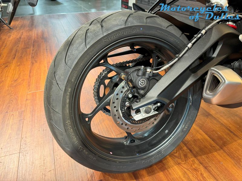 2025 Triumph Street Triple 765 R Image 12