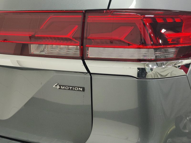 Used 2024 Volkswagen Atlas SE AWD w/TechnologyImage 4