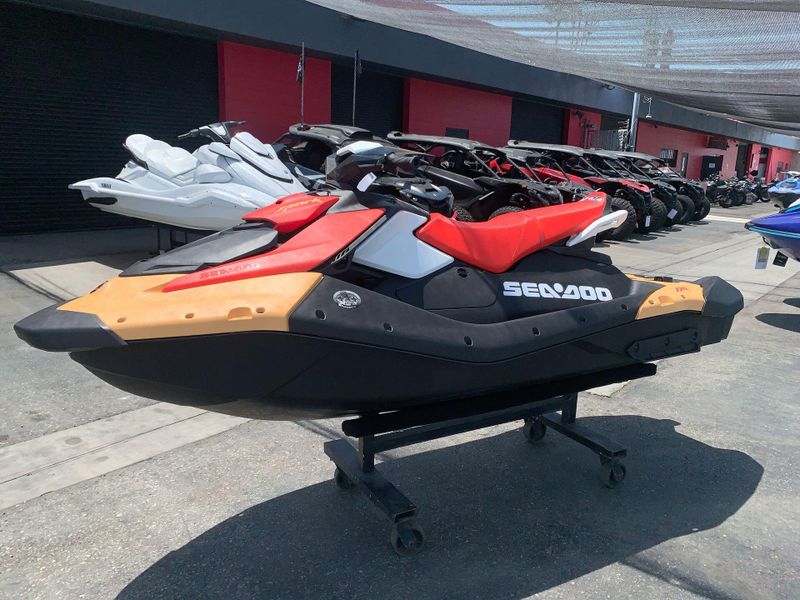 New 2025 Sea-Doo SPARK FOR 3 90 CONVENIENCE PACKAGE (SOUND SYSTEM) Image 10