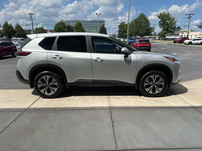 Used 2023 Nissan Rogue SVImage 4