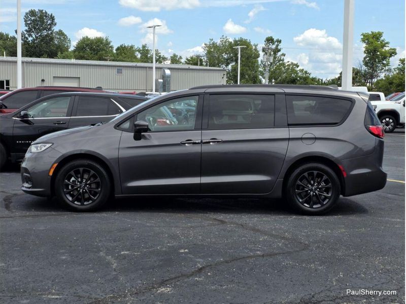 Used 2021 Chrysler Pacifica Touring L S