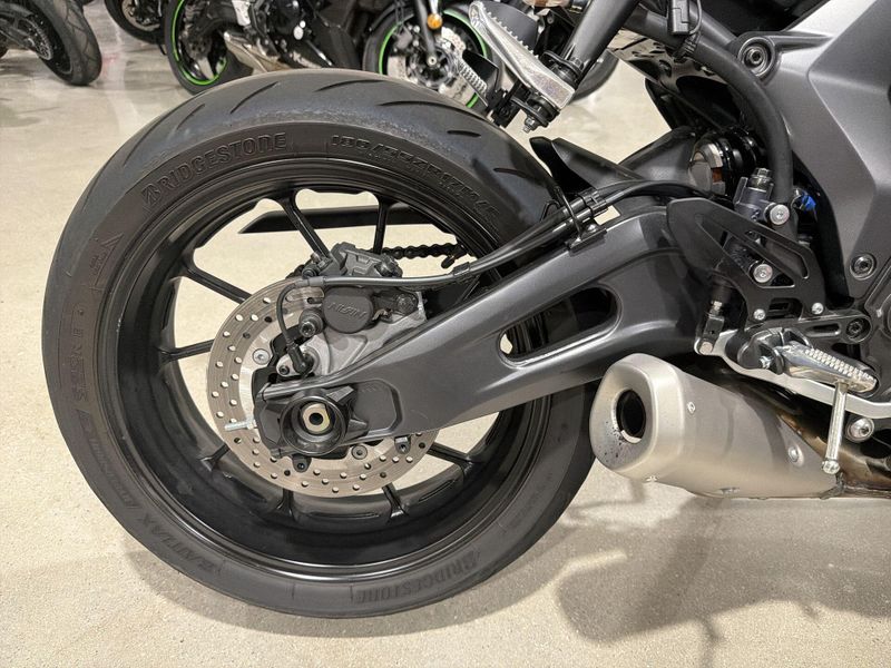 Used 2025 Yamaha YZF-R7 CA Image 21