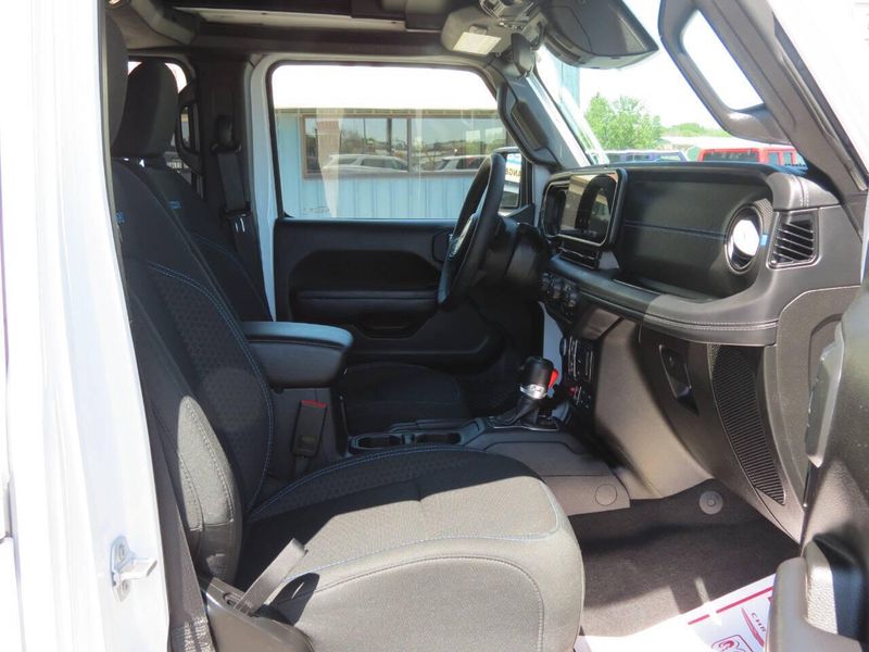 Used 2025 Jeep Wrangler 4xE Rubicon 4x4 4dr SUVImage 9