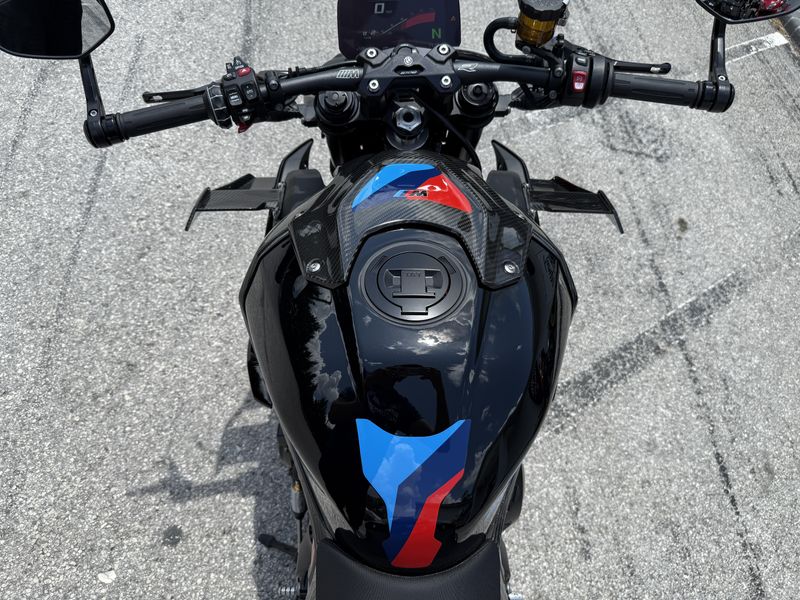 2025 BMW M 1000 R
