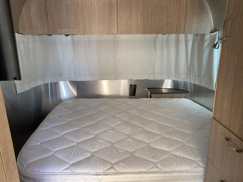 Used 2019 AIRSTREAM FLYING CLOUD 23FB Image 28