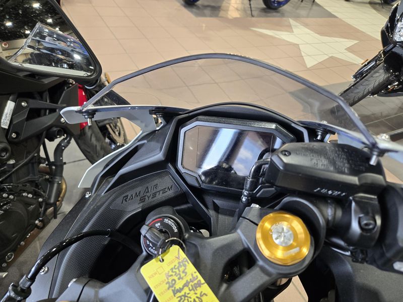 Used 2025 Kawasaki Ninja ZX4RR ABS Image 9