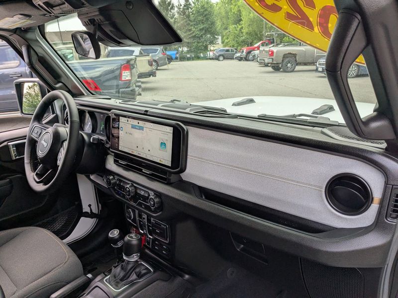 2025 Jeep Wrangler 4xe Willys photo 29