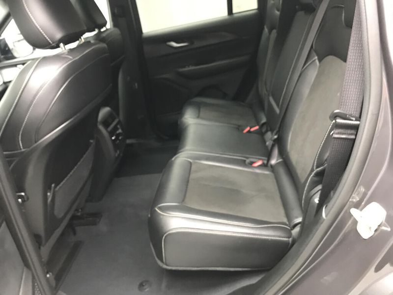 Used 2023 Jeep Grand Cherokee AltitudeImage 9