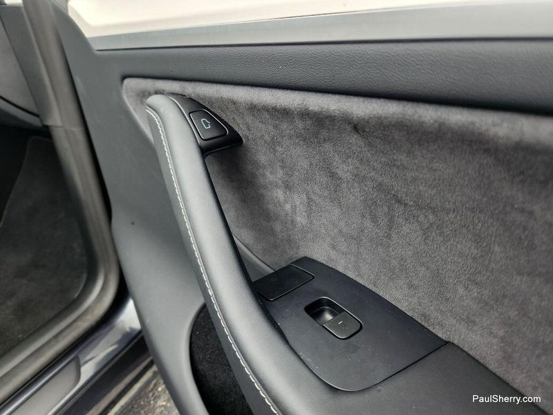 2024 Tesla Model Y Long RangeImage 33