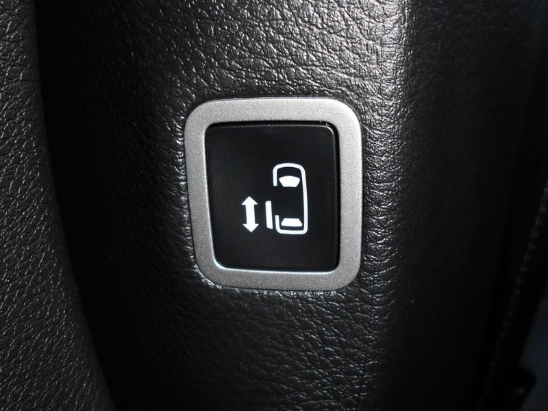 2025 Chrysler Voyager LxImage 21