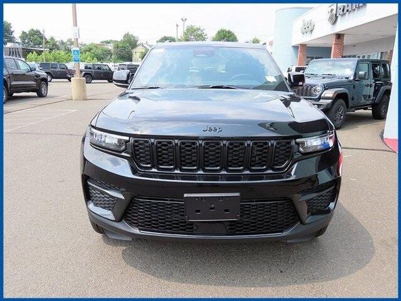 2025 Jeep Grand Cherokee Image 3