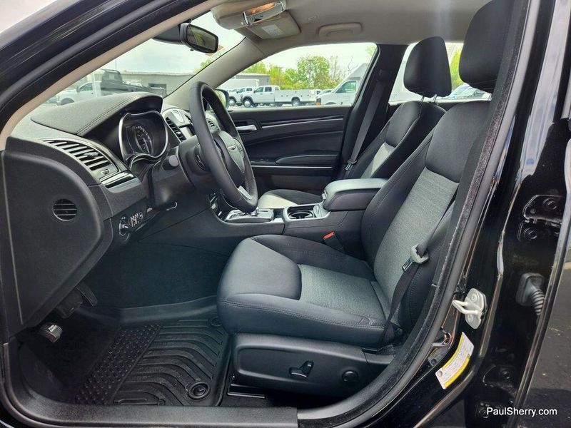 2023 Chrysler 300 Touring SportImage 22
