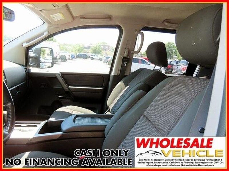 Used 2011 Nissan Titan SVImage 14