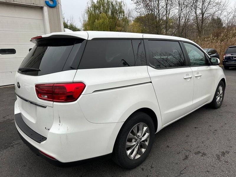 2020 Kia Sedona LXImage 11