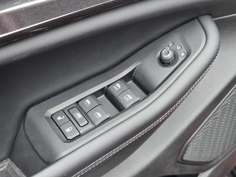 Used 2023 Jeep Grand Cherokee Laredo 4x2