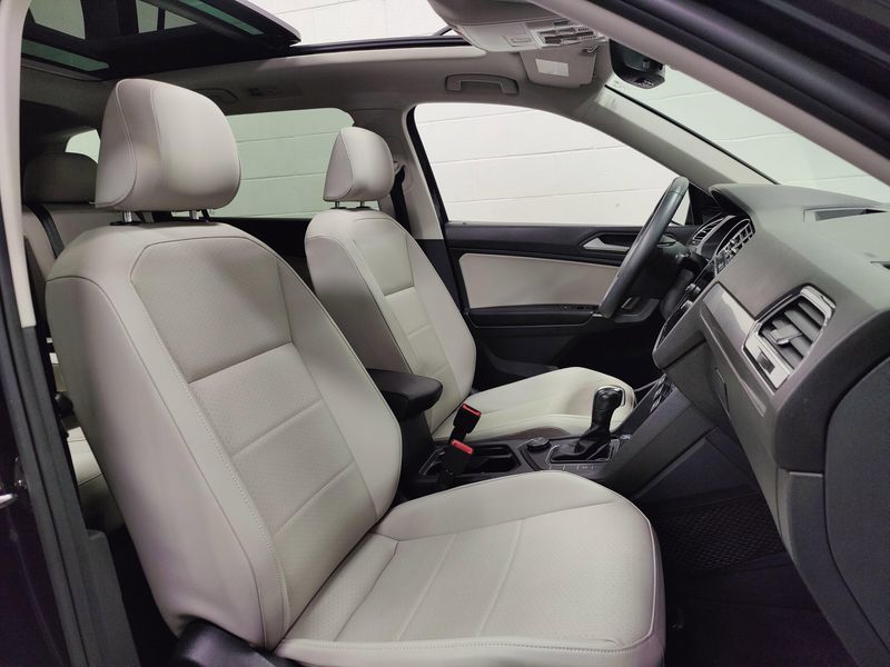 Used 2020 Volkswagen Tiguan SE AWD w/SunroofImage 5