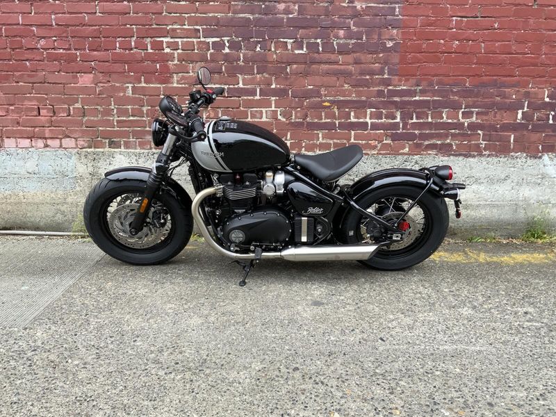 2025 Triumph BONNEVILLE BOBBER
