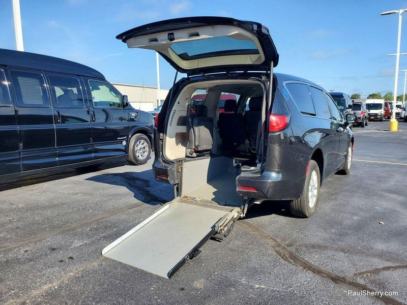 Used 2023 Chrysler Voyager LXImage 15