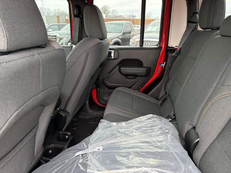 New 2026 Jeep Gladiator Sport S 4x4Image 16