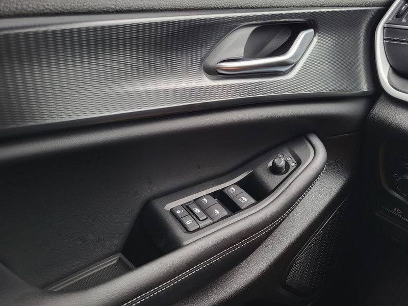 2025 Jeep Grand Cherokee L Altitude XImage 28