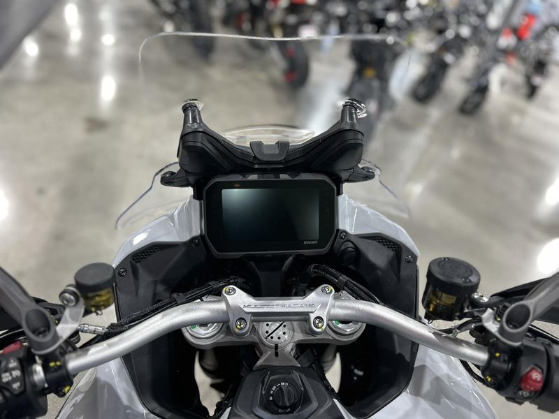 2024 Ducati MULTISTRADA V4 S TRAVEL & RADAR SPOKED WHEELS - DEMO Image 10