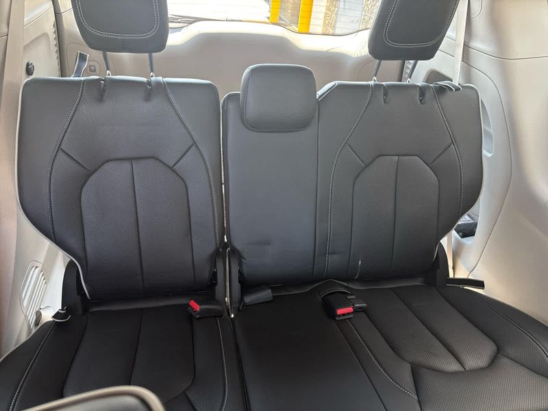 2023 Chrysler Pacifica Limited photo 29