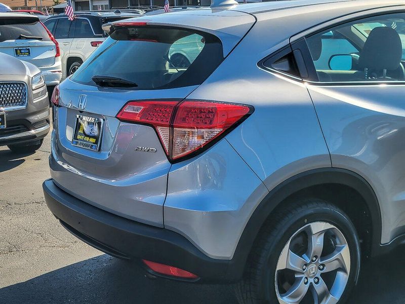 2017 Honda HR-V LX photo 6