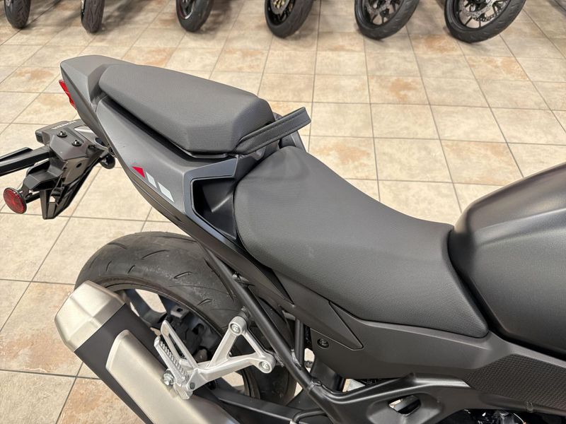 New 2025 Honda CB750 HORNET Image 18